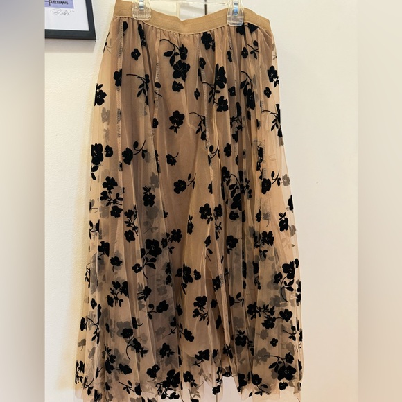 3D Posy Double-Layered Mesh Midi Skirt in Caramel - Picture 3 of 3